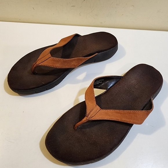 WOMEN'S Caramel Leather Upper Flat Cushioned Thong Sandals size 10 - Picture 6 of 14
